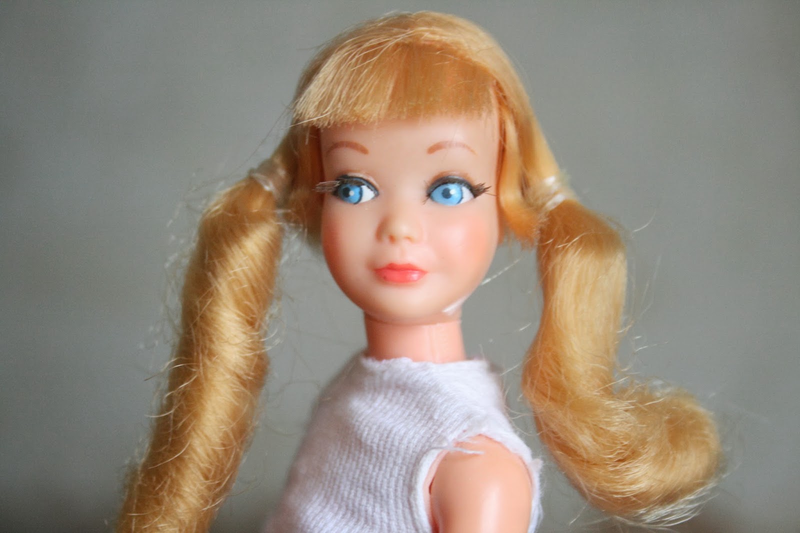 OF THE DOLLS DollADay 11 Sausage Curl Skipper