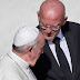  Renuncia el jefe de seguridad del Papa por una filtración