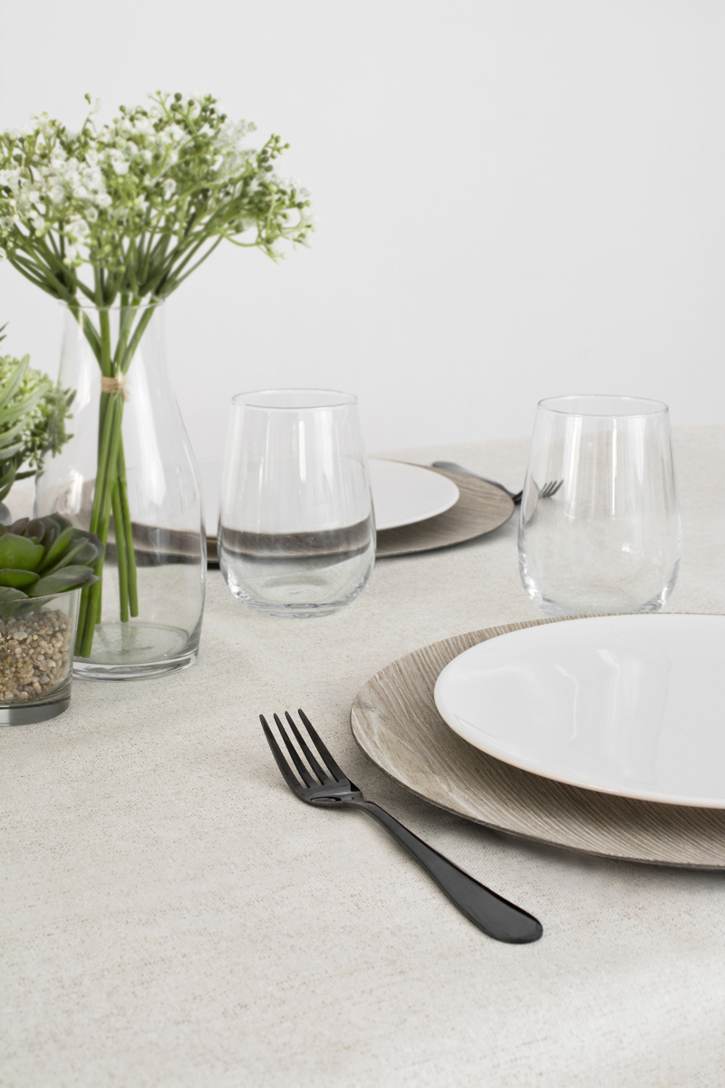 SUMMER TABLE: DECORATION IN NEUTRAL TONES + GREEN DETAILS