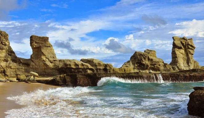 HISTORY AND KNOWLEDGE PESONA INDAH PANTAI KLAYAR PACITAN HISTORY AND KNOWLEDGE PESONA INDAH PANTAI KLAYAR PACITAN