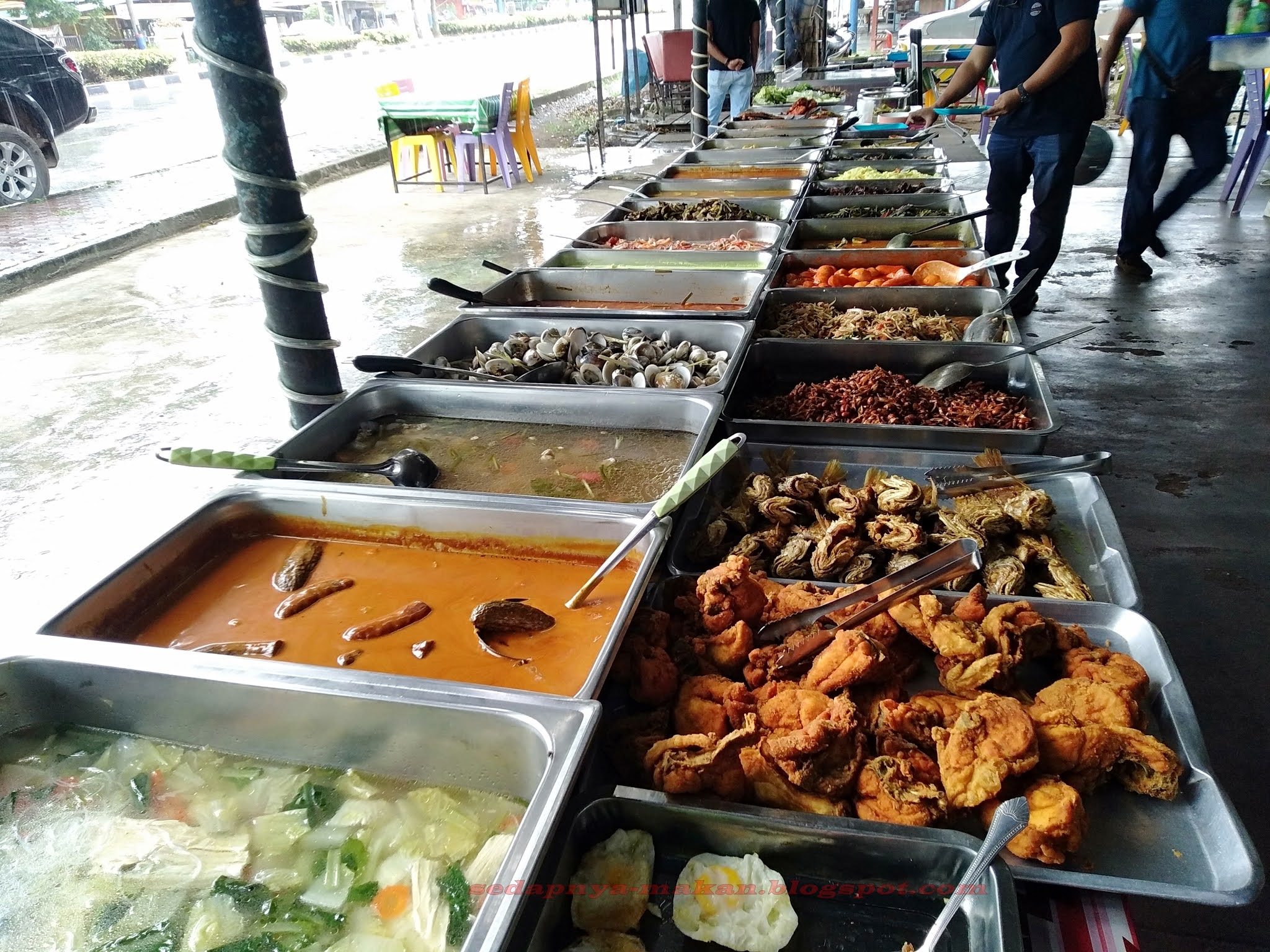 MaKaN JiKa SeDaP: Restoran Kak Tie Nasi Campur di Pekan Kuah, Langkawi