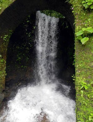 Small water fall on the way to Dudhsagar Water Falls