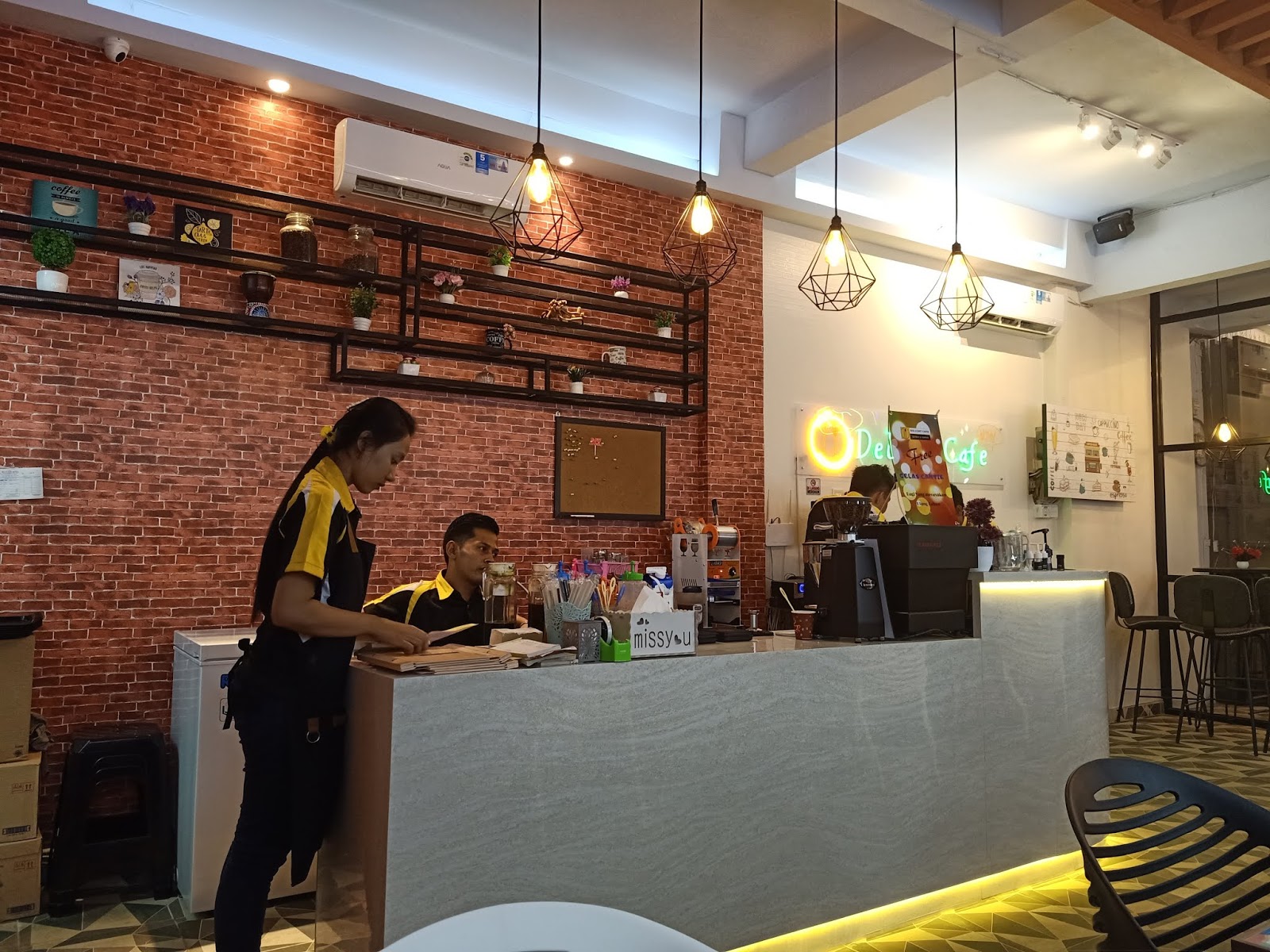 Tempat Nongkrong Asik di Delight Cafe  Dadap Tangerang 