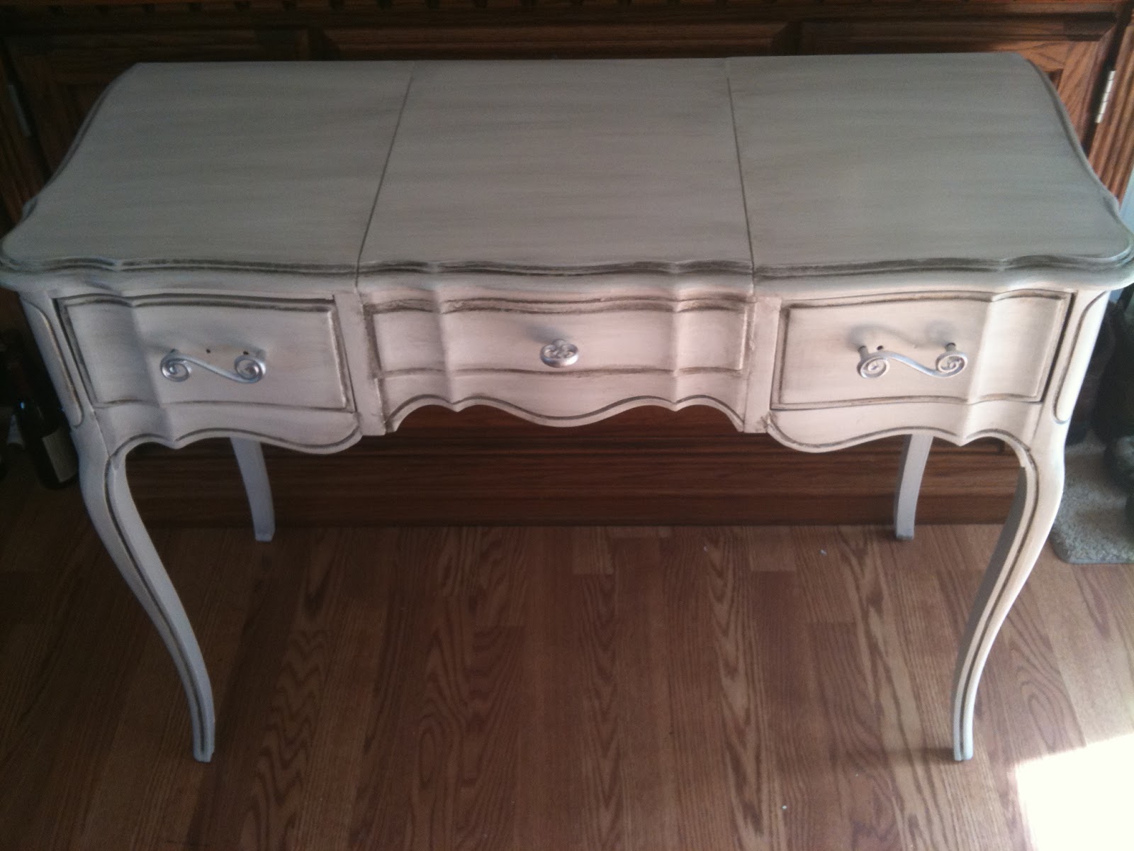 ShabbyChicSmart Vintage French Provincial Vanity Dixie brand