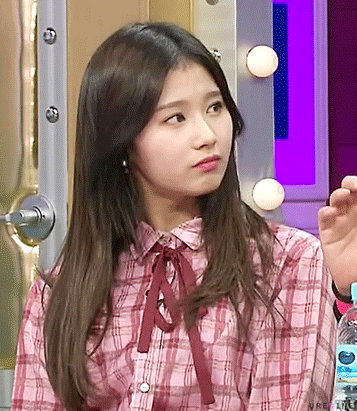 [트와이스] 상대말을 경청하는 사나 .gif | 인스티즈