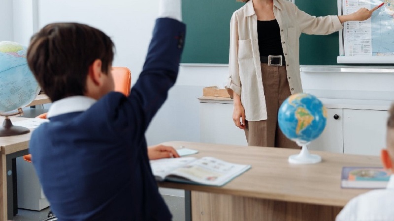 8 Keterampilan Dasar Mengajar yang Perlu Pendidik Miliki