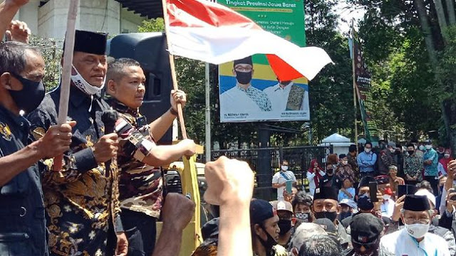 Seruan KAMI: Dukung Buruh Lewat Logistik, Tindak Tegas Preman Penyusup Demo Seruan KAMI: Dukung Buruh Lewat Logistik, Tindak Tegas Preman Penyusup Demo