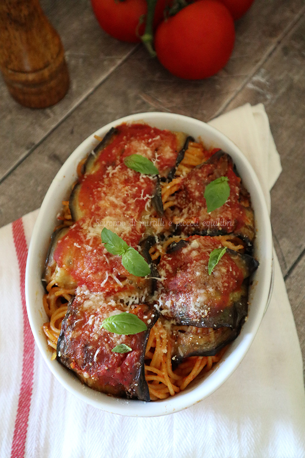 Involtini di pasta e melanzane fritte alla siciliana