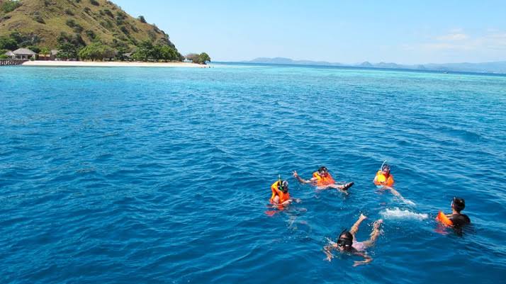 Mimpi Berenang Di Laut Bersama Pacar Artinya Akan Bertengkar Primbon88