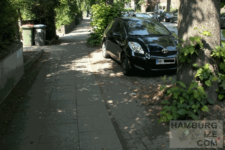 Maienweg - Fake-"Radweg" © hamburgize.com / Stefan Warda