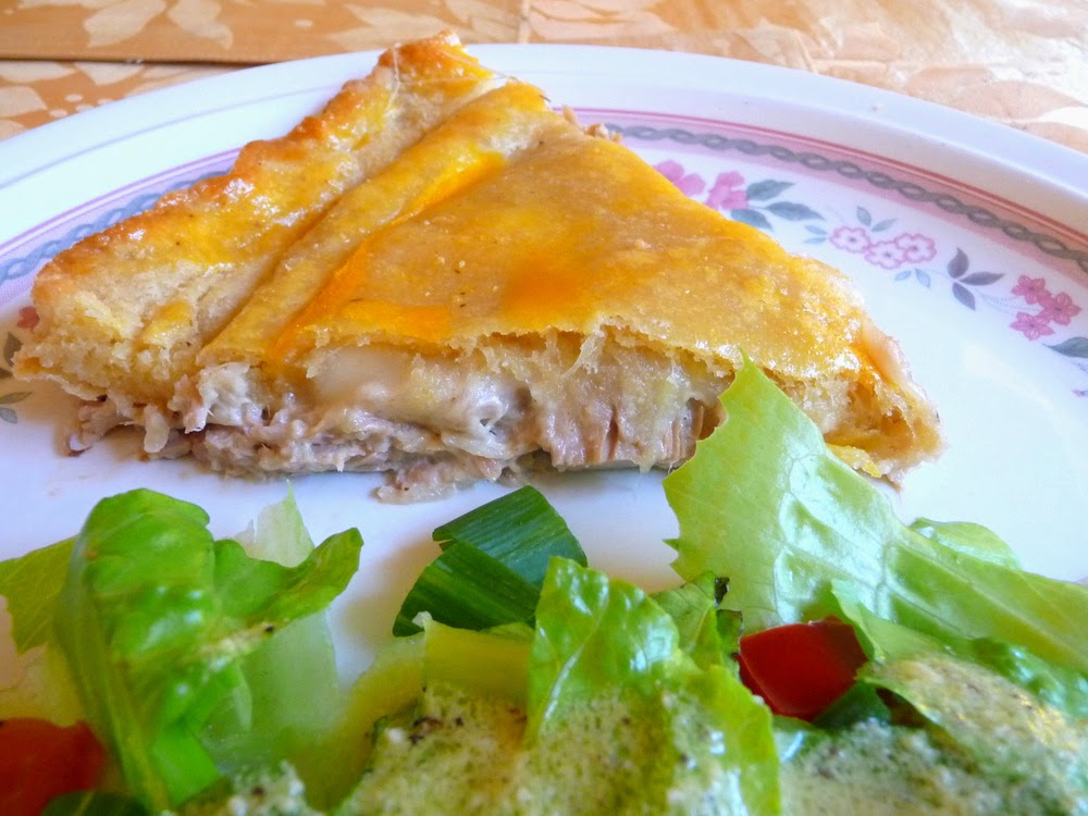 CHEESY TUNA PIE
