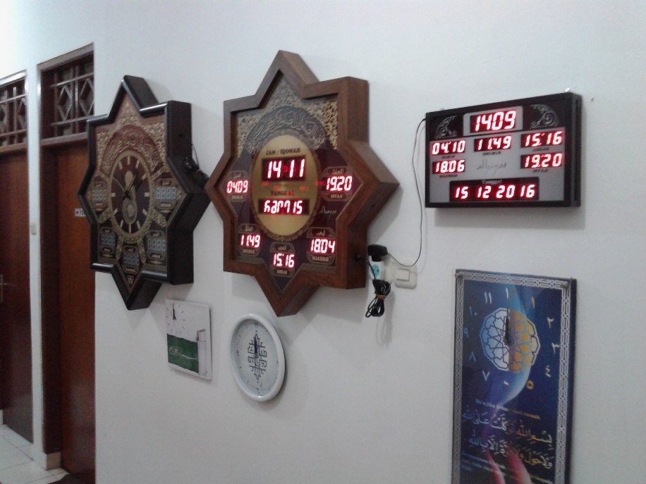 Часы декабрь 23. Часы для мечети с временем ЧПУ. Авито Хасавюрт настенные часы для мечети. Часы мечеть.