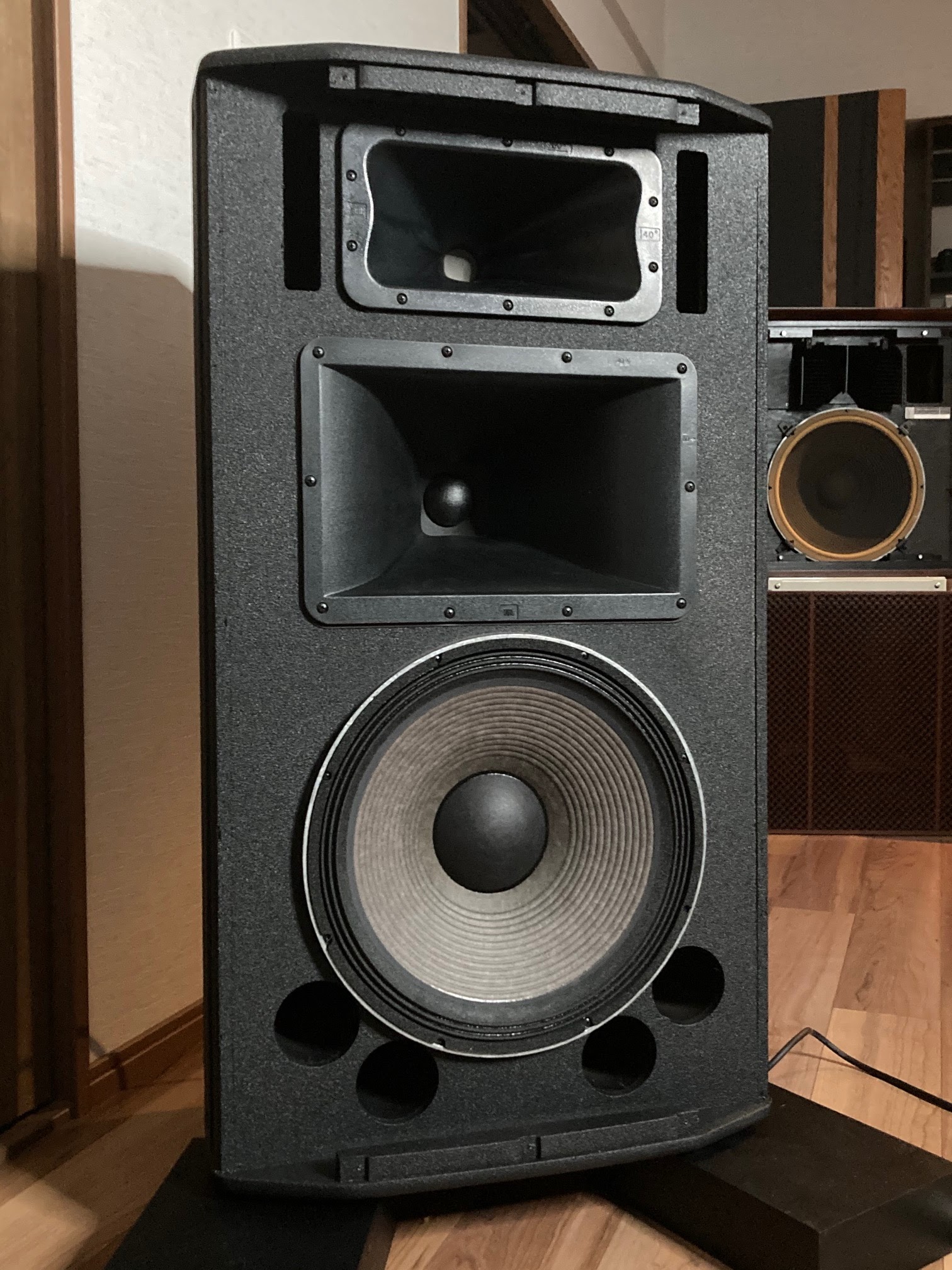 JBL SRX 835