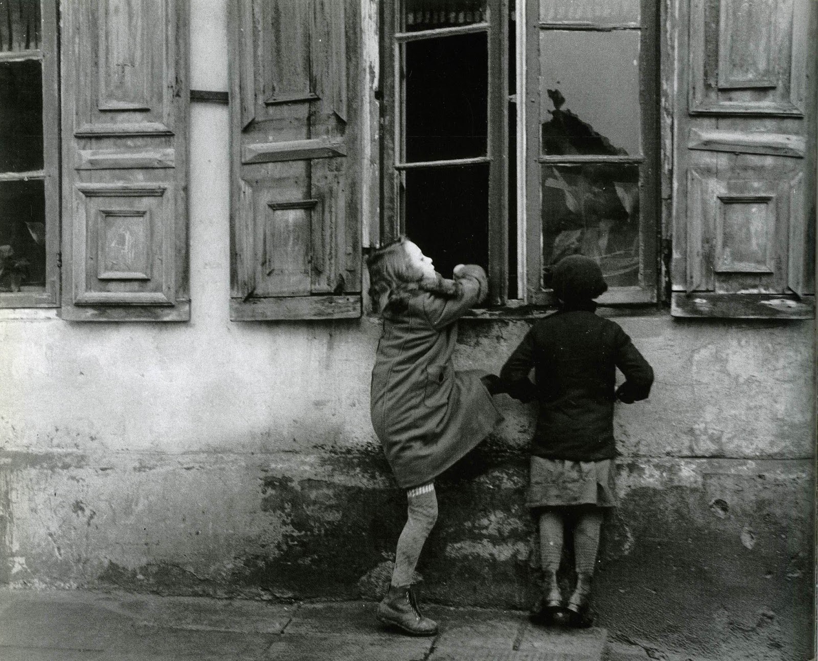 20 Fascinating Black and White Photographs Captured Jewish Children's