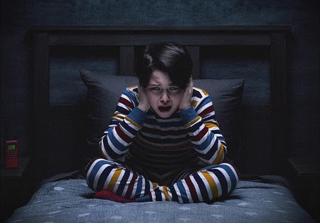 Я слышу голоса фильм 2020 постер. Голоса в голове. Ночью слышен голос. Я слышу голоса. Я слышу голоса voces, 2020.