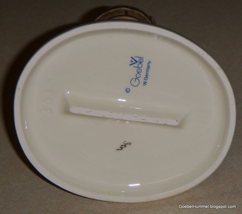 Goebel Hummel Goebel Hummel Figurine Big House Cleaning 363 TMK5