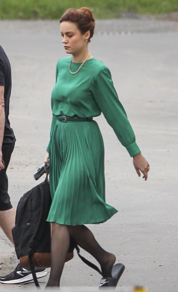 Celebrity Legs and Feet in Tights: Brie Larson`s Legs and Feet in Tights 10