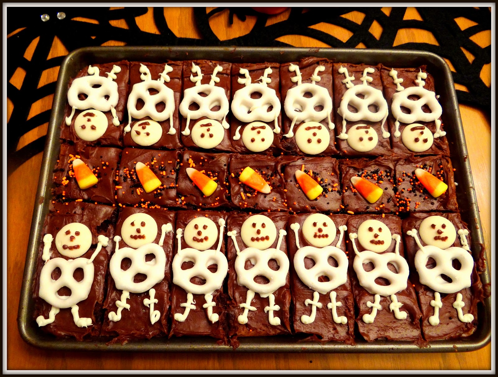 Weekday Chef: Halloween Cupcakes and Skeleton Brownies