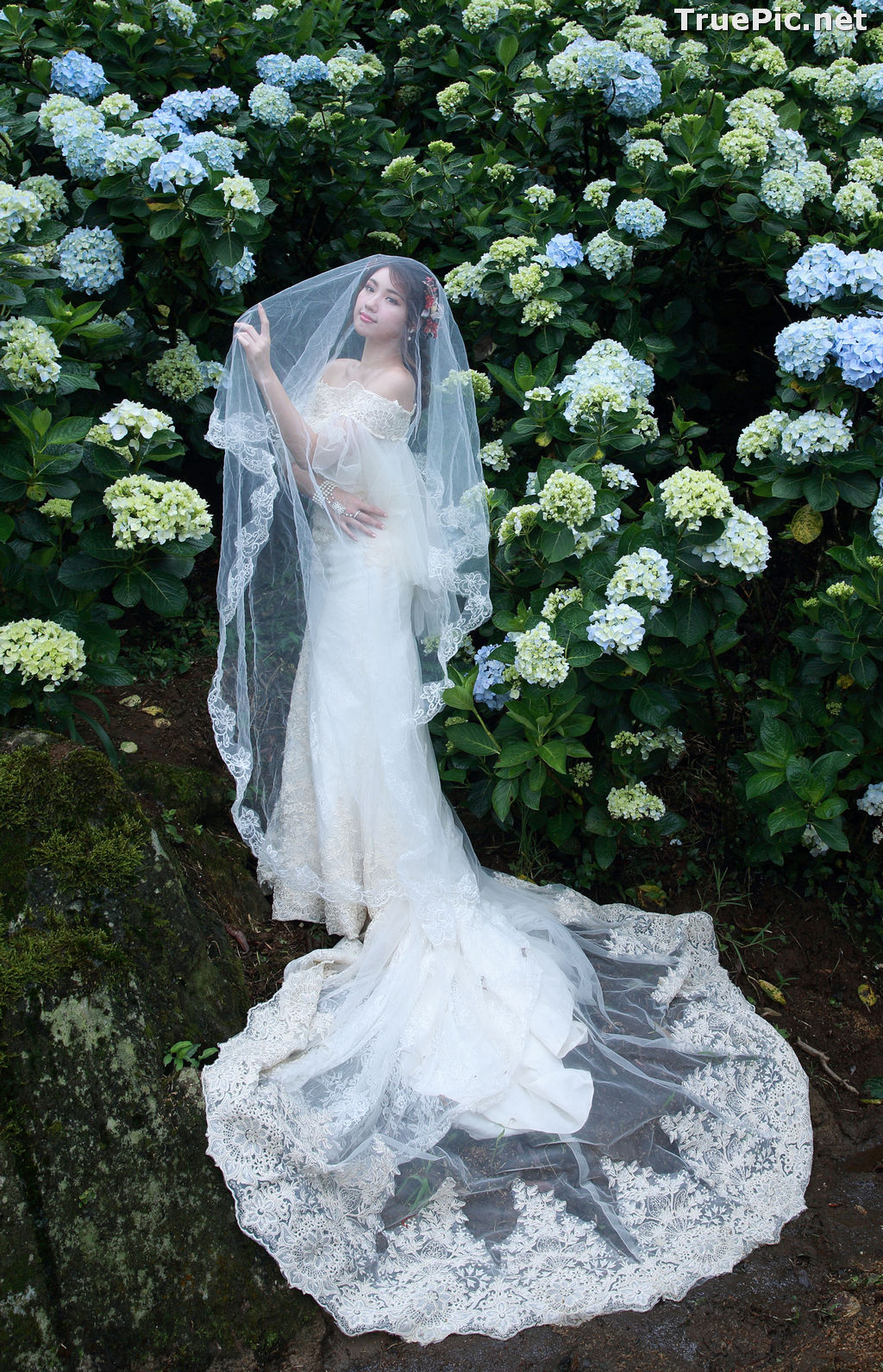 Image Taiwanese Model - 張倫甄 - Beautiful Bride and Hydrangea Flowers - TruePic.net - Picture-31