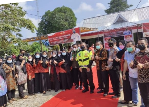 Bupati Pelalawan Bersama Kapolda Riau Tinjau Posko PPKM Bupati Pelalawan Bersama Kapolda Riau Tinjau Posko PPKM