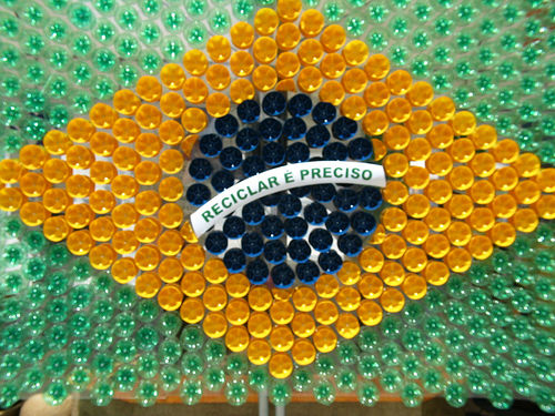Como fazer bandeira do Brasil com garrafa pet? Reciclagem e arte