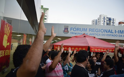 Servidores da Justiça suspendem greve em juizados e voltam ao trabalho Servidores da Justiça suspendem greve em juizados e voltam ao trabalho