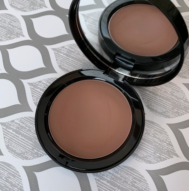 Bobbi Brown Bronzing Powder in shade Deep Bobbi Brown Bronzing Powder in shade Deep