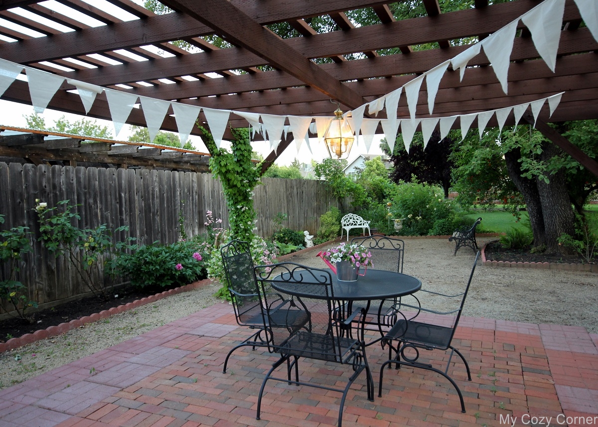 My Cozy Corner Bunting in the Pergola