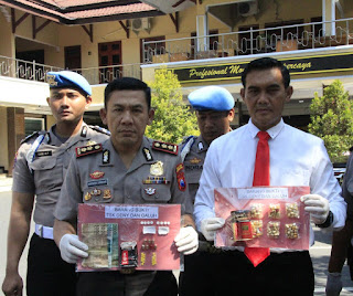 Dua Tersangka Kasus Narkoba Ditangkap Satresnarkoba Polres Lumajang Dua Tersangka Kasus Narkoba Ditangkap Satresnarkoba Polres Lumajang