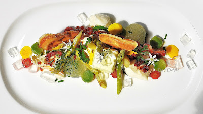 Spargel gebraten, als Mousse, als Sülze mit Mozzarella und Speckwaffeln