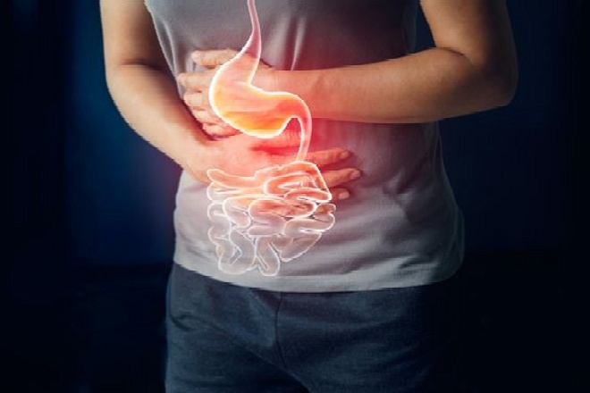 10 Ramuan Obat Herbal Tradisional Suku Bugis Untuk Berbagai Penyakit BONE TERKINI, BONE - Ramuan pengobatan tradisional suku Bugis yang terus berkembang di masyarakat dari generasi terdahulu.  Meracik obat tradisional merupakan bentuk pengetahuan, keterampilan, dan praktik berdasarkan teori, kepercayaan, dan pengalaman.  Pengobatan tersebut tentunya bersumber dari pengetahuan lokal kemudian diwariskan secara turun-temurun baik yang tertulis, maupun lisan.  Penggunaan obat tradisional meningkat cederung, hal tersebut disebabkan oleh isu back to nature (kembali ke alam).  Obat tradisional atau tradisi pengobatan tentunya juga diwariskan dalam masyarakat Bugis.  Berikut 10 Ramuan Obat Herbal Tradisional dari Suku Bugis Untuk Berbagai Penyakit: 1.  Obat Sakit Pinggang Biasanya masyarakat Bugis menggunakan keladi raksasa atau Cyrtosperma merkusii untuk merawat sakit pinggang.  Keladi raksasa tersebut terlebih dahulu dihitung terlebih dahulu dengan kulit luarnya kemudian ditumbuk sampai halus, biasanya juga pada abu bekas pembakaran kayu bahkan larutan asam jawa kental.  Setelah tercampur merata barulah digosokkan pada pinggang yang sakit.  2. Mata Berair Penyakit mata berair bisa siapa saja, masyarakat Bugis tentunya punya ramuan khusus untuk perawatan hal tersebut biasanya merica atau jahe dikunyah terlebih dahulu kemudian disemburkan pada mata dan tidak percaya lebih manjur pada hari Jumat.  Selain itu masyarakat Bugis juga menggunakan kunyit yang dihaluskan kemudian diberi sedikit air dan dipakai bercelak.  Alternatif ramuan lainnya yang bisa digunakan yaitu air jeruk nipis yakni dengan meneteskan pada mata sebanyak satu tetes.  Kepercayaan lainnya dengan menggunakan telur ayam yang baru saja ditelurkan kemudian disapukan atau dioleskan pada mata.  3. Sakit Perut Pasti setiap orang pernah mengalami sakit perut.  Tak terkecuali masyarakat Bugis yang menggunakan daun kelor yang dimasak bersama air kemudian diminum untuk merawat penyakit tersebut.  Selain itu bisa pula menggunakan asam mangga atau mangga yang diiris tipi-tipis lalu dijemur sampai kering, bagaimana ambil lima atau tujuh lembar asam mangga kemudian diseduh dengan air panas lalu ditutup, biarkan embunnya menetes, tunggu sampai dingin kemudian minum.  Hal lain yang bisa dimanfaatkan adalah Temu hitam yang diparut, lalu peras airnya sebanyak satu sendok kemudian diminum.  Daun cabe rawit ternyata juga tidak percaya ampuh untuk mengobati sakit perut dengan cara diulek sampai halus kemudian dibalurkan pada perut.  Daun lainnya yang bisa digunakan adalah daun jarak dengan memanfaatkan pucuknya, kemudian di campur dengan kapur, kunyit mentah, bawang merah yang telah di iris tipis-tipis kemudian diremas dan disapukan pada perut terutama bagi Anda yang mengalami perut kembung.  Cara kedua daun jarak bisa dihangatkan hingga panas dengan kadar suhu yang dapat tahan lalu campurkan sedikit minyak kelapa kemudian balurkan pada perut yang sakit.  Berbeda dengan sakit perut yang disebabkan datang bulan, biasanya masyarakat Bugis menggunakan ramuan obat daun beluntas yang diremas lalu datang air yang telah masuk, anda bisa menambahkan sedikit asam jawa dan garam kemudian minum saat pagi dan sore.  Tanaman jalar yakni Daun pegagan juga dikenal sebagai daun kaki kuda atau pegagan yang berguna untuk menghilangkan nyeri.  Caranya daun itu hutan lalu airnya berkurang, manfaat lain dari ramuan tersebut dipercaya mampu menambah imun atau daya tahan tubuh, membersihkan darah, bahkan memperlancar urin.  Daun kemangi juga bisa dimanfaatkan untuk perawatan sakit perut karena haid.  Anda bisa menggunakan satu genggam daun kemangi lalu dan awak diminum.  4. Mencerahkan Penglihatan Bagi anda yang ingin penglihatan menjadi terang atau terang, anda bisa memanfaatkan daun kelor yang ditumbuk dengan sedikit udara kemudian teteskan pada mata.  Bisa juga memakai daun pacar yang ditumbuk halus lalu lintas dengan sedikit air dan teteskan pada mata.  Air dari buah lontar muda atau embun pada daun pisang juga bisa digunakan sebagai obat tetes mata yang ampuh terlebih dahulu saat waktu pagi.  5. Sakir Maag Kentang ternyata tidak turun temurun yang mampu mengobati sakit maag.  Caranya dengan memarut kentang hitam beserta kulitnya kemudian peras hingga mengeluarkan udara dan diminum pada saat pagi dan malam dengan porsi satu sendok makan.  Mimosa pudica atau tanaman putri malu ternyata juga mampu dimanfaatkan sebagai obat maag.  Caranya ambil satu genggam daun putri malu kemudian masak dengan air.  Hasil rebusan tersebut kemudian bisa diminum untuk perawatan maag.  6. Suku Mimisan Bugis mempercayai menyiram kepala dengan air secara merata mampu merawat mimisan.  Penyakit lain yang bisa membantu indera penciuman tersebut yakni hidung busuk yang bisa dikelola dengan memanfaatkan garam yang dilarutkan pada air hangat kemudian sedot melalui hidung lalu keluarkan lewat mulut.  Hal lain yang juga tidak percaya yaitu dengan menyiram kepala menggunakan air hangat sampai kepala terasa panas.  Bisa pula menggunakan cengkeh dan bawang merah yang telah dihaluskan dan dibungkus kain bersih kemudian aroma hirup dari ramuan yang telah dibuat itu.  7. Obat Pilek atau Influenza Pilek atau Influenza tentunya sering meminta setiap orang terlebih dahulu pada bayi.  Suku Bugis biasanya memanfaatkan perasaan jeruk nipis yang dioleskan pada ubun-ubun bayi.  Selain itu juga bisa menggunakan lempuyang atau bawang merah yang telah di haluskan kemudian ditempelkan pada ubun-ubun bayi.  Kemudian minyak kelapa juga bisa menjadi alternatif untuk mengobati influenza dengan mengusapkannya pada ubun-ubun bayi.  8. Obat Asma Minyak tanah ternyata dapat digunakan untuk merawat asma dengan cara digosokkan pada dada maupun punggung secara merata.  Memanfaatkan kayu manis yang telah dihaluskan juga dapat digunakan bersama dengan susu kemudian diminum.  Jintan hitam yang telah dihaluskan kemudian diseduh memiliki khasiat yang sama untuk merawat asma.  9. Obat batuk Obat batuk tidak terduga masyarakat Bugis yang mampu disembuhkan dengan daun sirih sebanyak tujuh lembar, kunyit satu ruas yang telah diparut kemudian memasuki usia dewasa, dan dikonsumsi saat pagi dan malam.  Jahe bakar tentunya memiliki kandungan yang sama yang mampu menangani batuk dengan cara dikepret kemudian diseduh dengan air panas lalu diminum dalam keadaan hangat.  10. Muntah Darah Kulit mangga yang disangrai seperti kopi yang dihaluskan kemudian diseduh dengan air panas juga mampu mengobati muntah darah.  Selain itu Garam yang dilarutkan dalam udara, daun inggu yang diremas dan direbus dengan air kemudian digunakan memiliki khasiat yang sama.  Tak ketinggalan daun Sambiloto yang bangun kemudian diminum saat siang dan malam yang mampu muntah muntah darah yang.