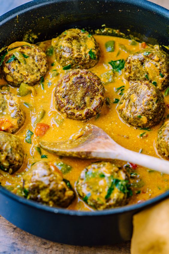Easy Lentil Balls wit pepper ball Curry Sauce Family Meal Recipes