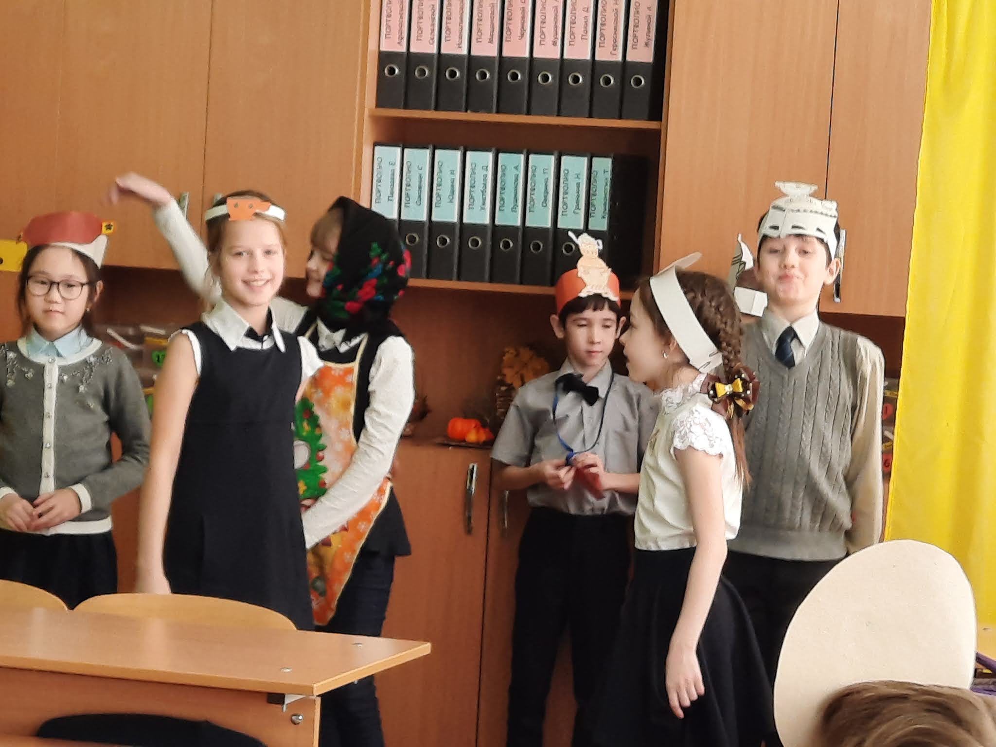 федорино горе спектакль в детском саду. драматизация по чуковскому дети. театр студия маска. инсценирование михалкова в 5 классе. художественная инсценировка.