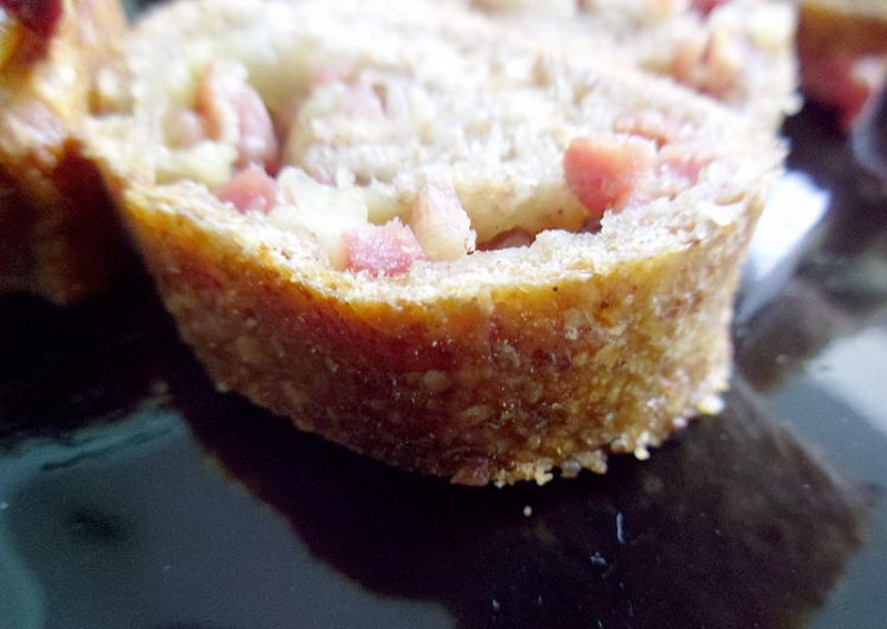 Gourmande ou passionnée...: Pain roulé aux lardons et échalotes