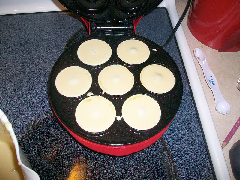 Feeding the Chaos Bella Cucina Mini Donut Maker