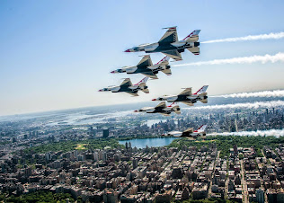 THE THUNDERBIRDS FLY OVER CENTRAL PARTK