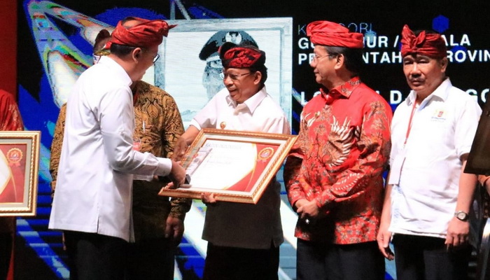 Gubernur Wayan Koster Dianugerahi Kadin Award 2019