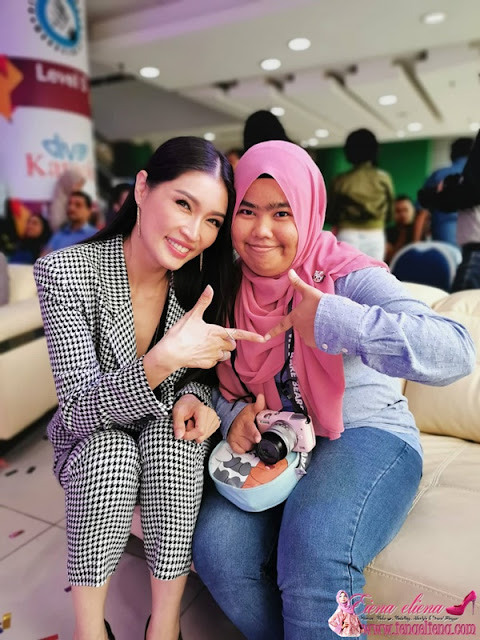  Gambar Bersama Artis Undangan Amber Chia