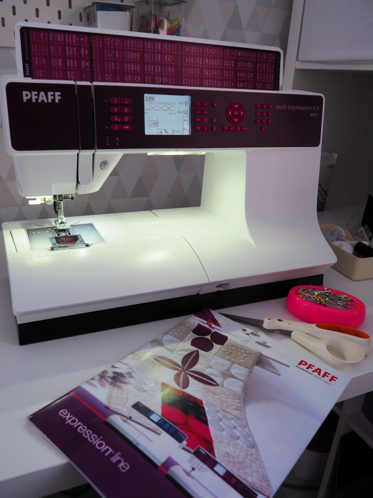 Ompeluhuoneeni ja Pfaff 4.2. kokemuksia vuoden käytön jälkeen