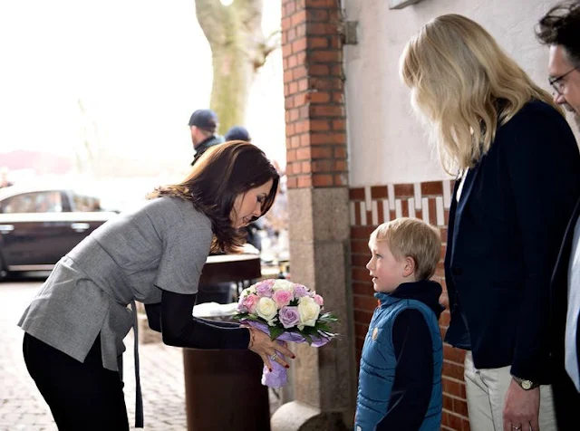 Crown Princess Mary visited Odense Mothers' shelter together with members of Mary Foundation