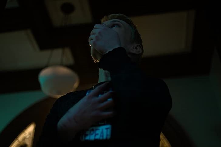 Shudder показал трейлер хоррор-антологии «Мертвецкая тьма» - сериал выйдет в апреле Shudder показал трейлер хоррор-антологии «Мертвецкая тьма» - сериал выйдет в апреле