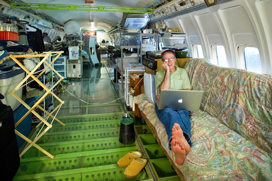 Retirement into an aerospace class castle should be every jetliner’s constructive fate. They should never be mindlessly scrapped” – said Bruce Campbell, the aircraft’s owner (and resident). - Man Lives In A Boeing 727 In The Middle Of The Woods