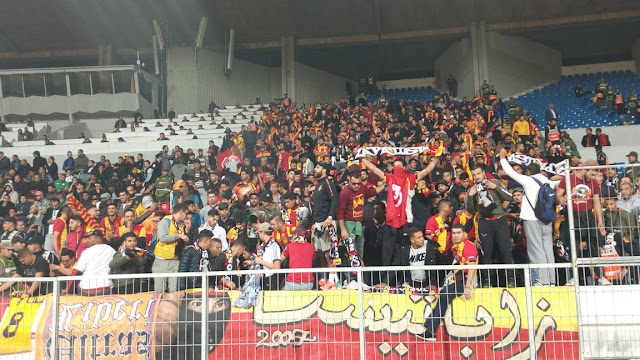 حضور جماهير الترجي الرياضي التونسي في مباراة فريقها أمام مضيفه الرجاء البيضاوي المغربي 