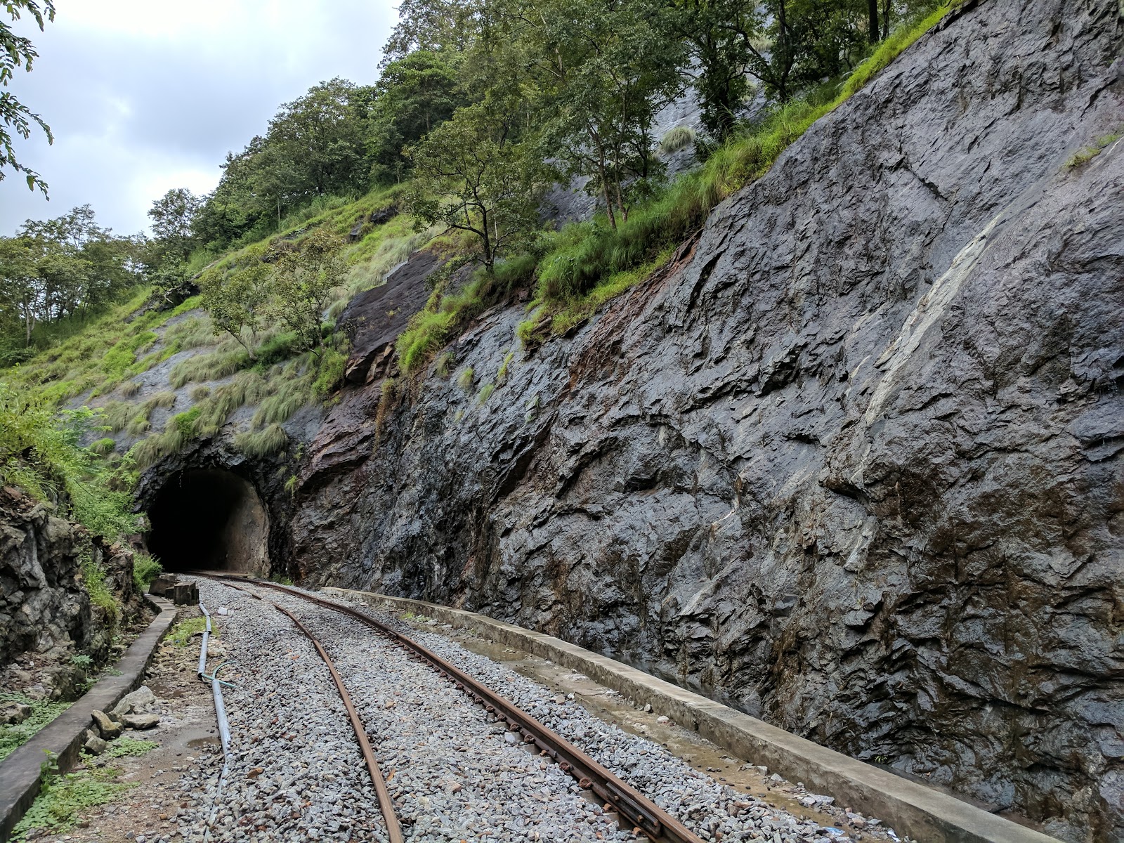 Photo Kite Railway Tunnel, Thenmala, Kerala