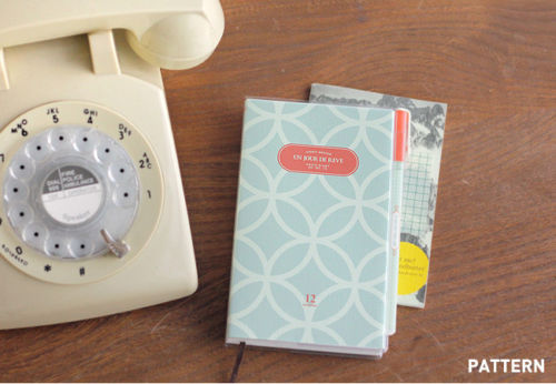 http://www.ebay.es/itm/Un-dated-Diary-Journal-Weekly-Schedule-Planner-Agenda-Iconic-Chico-Diary-Pen-/281009376453?pt=US_Women_s_Accessories&var=&hash=item8713ac1c49