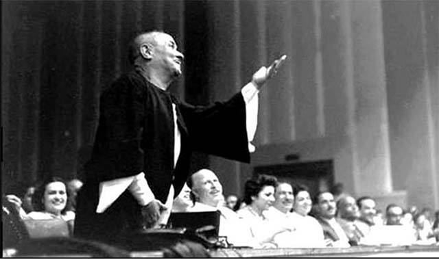 صاحب أشهر جملة عظمة على عظمة يا ست تسبب في بكاء أم كلثوم وتسببت هي في أفلاسة صاحب أشهر جملة عظمة على عظمة يا ست تسبب في بكاء أم كلثوم وتسببت هي في أفلاسة