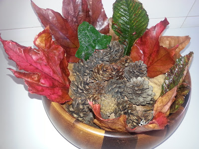 centro-mesa-hojas-piñas-diy