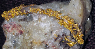 quartzo hidrotermal com veio de ouro