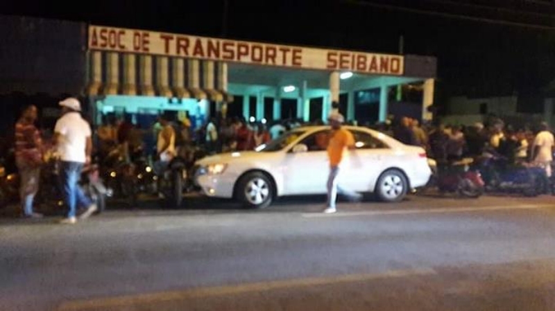 Un seguridad y un atracador mueren en asalto a parada autobús de El Seibo Un seguridad y un atracador mueren en asalto a parada autobús de El Seibo