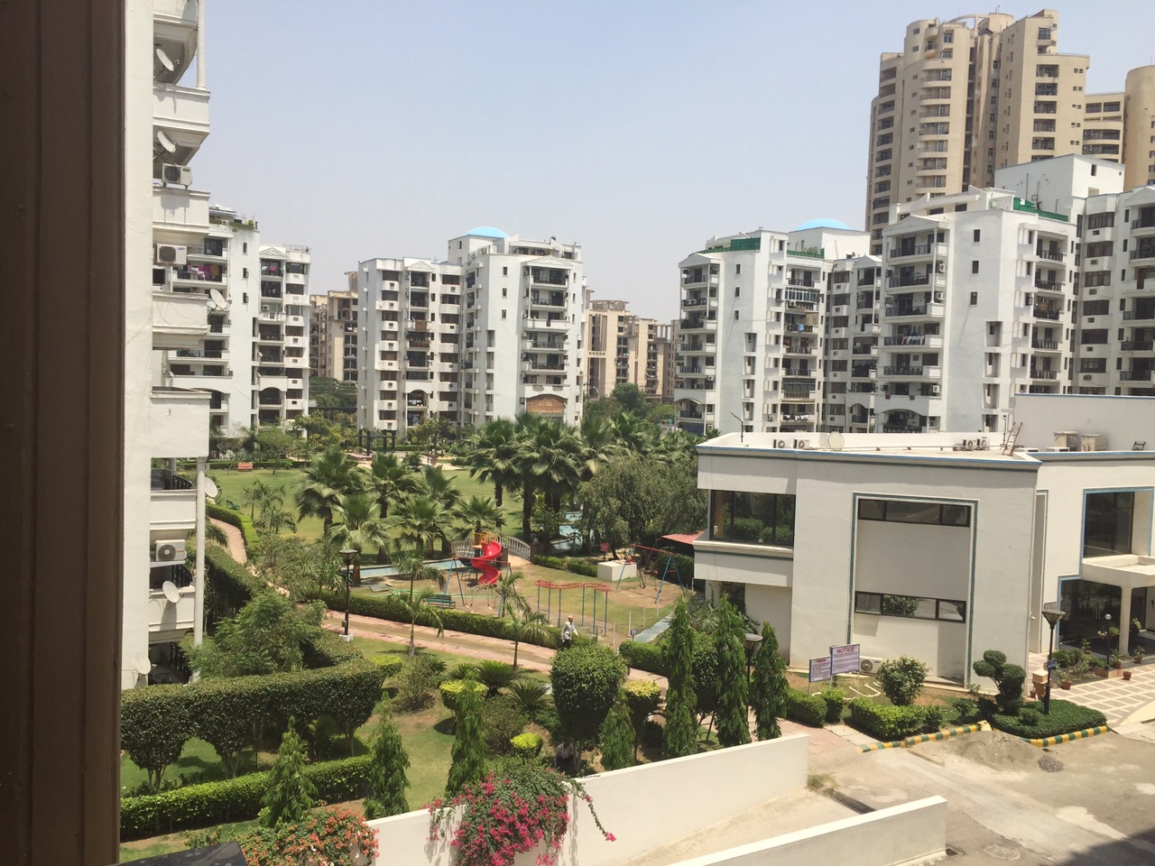 3 BHK Resale Flats Sale in Noida